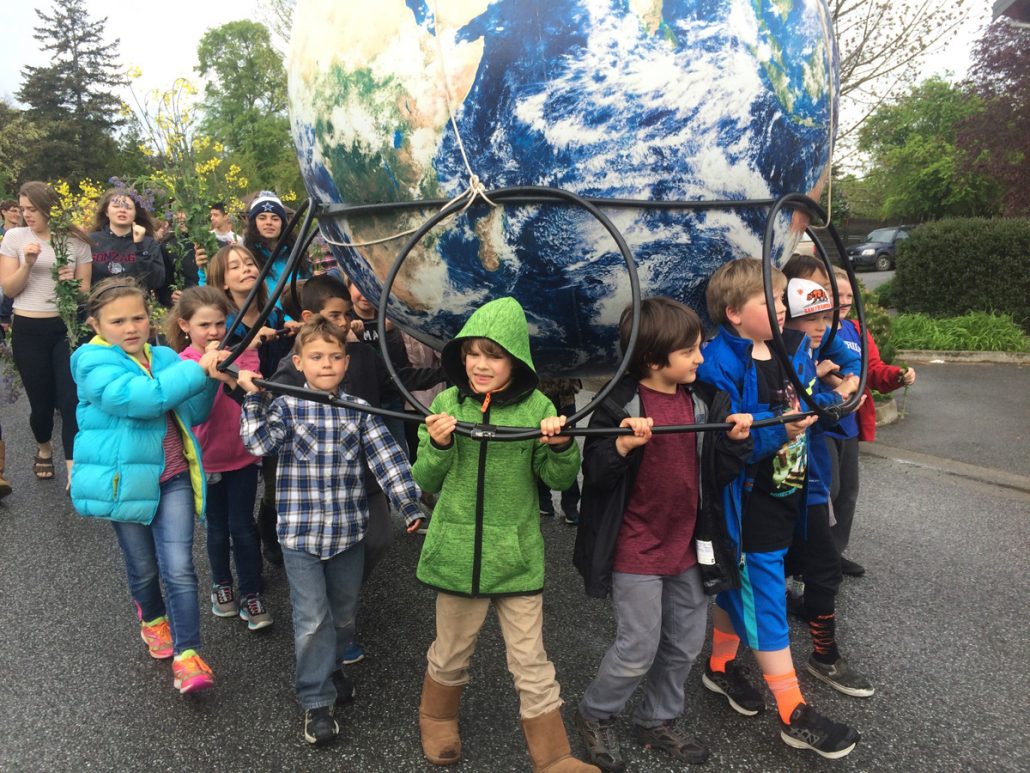 Earth Day Parade 2016 Giant Inflatable Globes Earthballs Earth Day Parade 2016